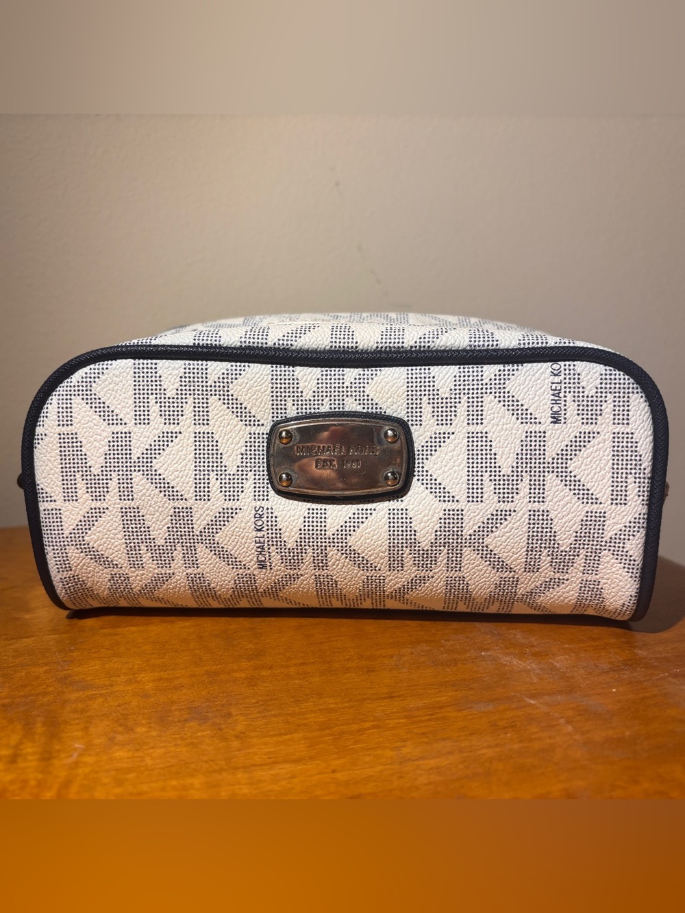 MICHAEL Michael Kors White & Gray Monogram / Makeup Bag / Abbey / Travel Pouch